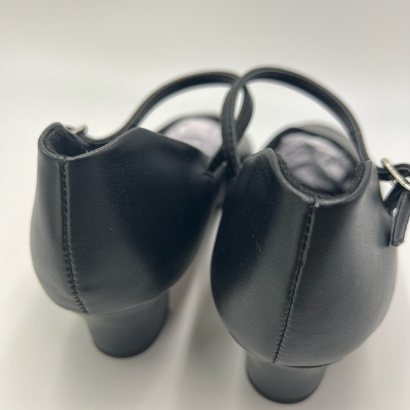 8.5W 8.5 WIDE Capezio Jr. Footlight Style # 550 Black Character Dance Shoes - Picture 9 of 14